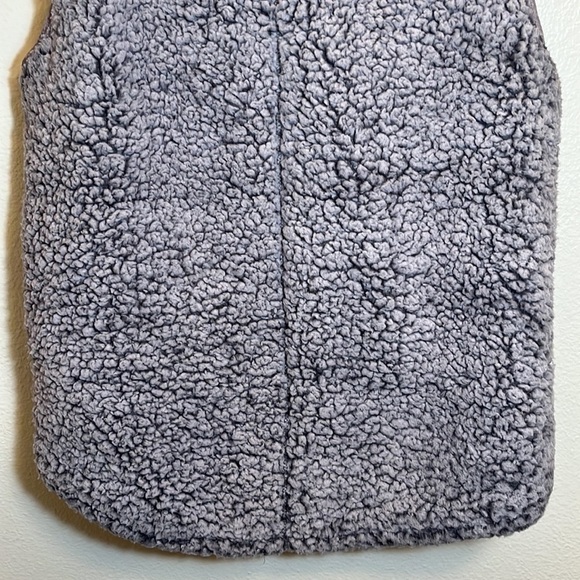 THREAD + Supply Fleece Fuzzy Vest Size Large - Picture 10 of 14